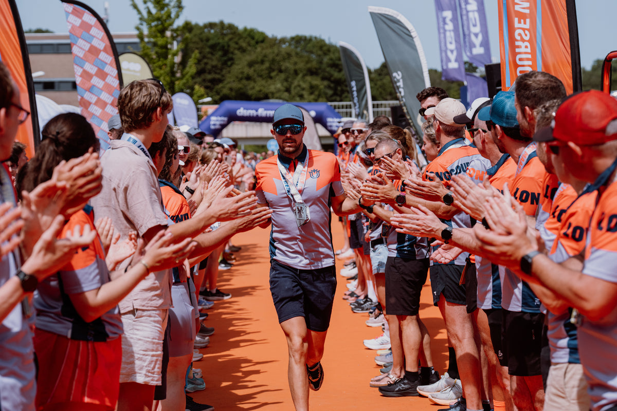 Polo half grijs oranje - NL 2026